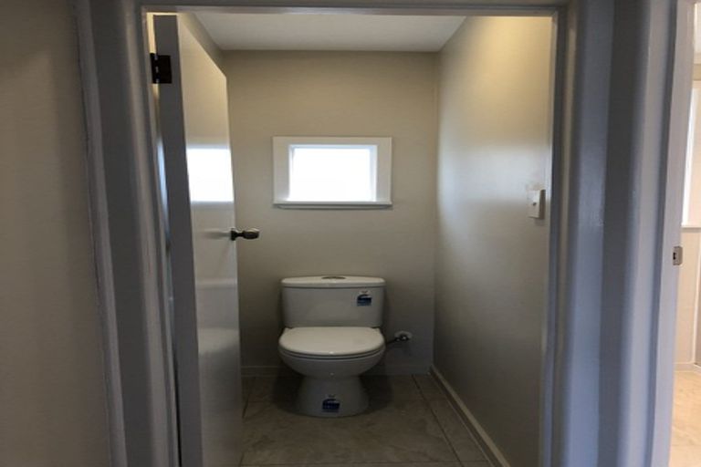 Photo of property in 3 Christina Avenue, Te Atatu South, Auckland, 0602