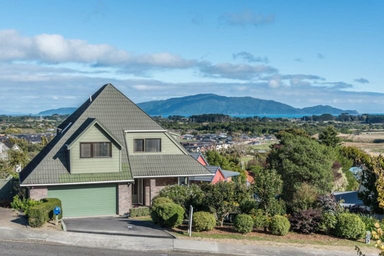 Photo of property in 14 Amokura Street, Waikanae, 5036
