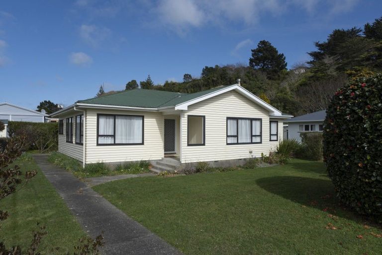 Photo of property in 4 Mclellan Street, Tawa, Wellington, 5028