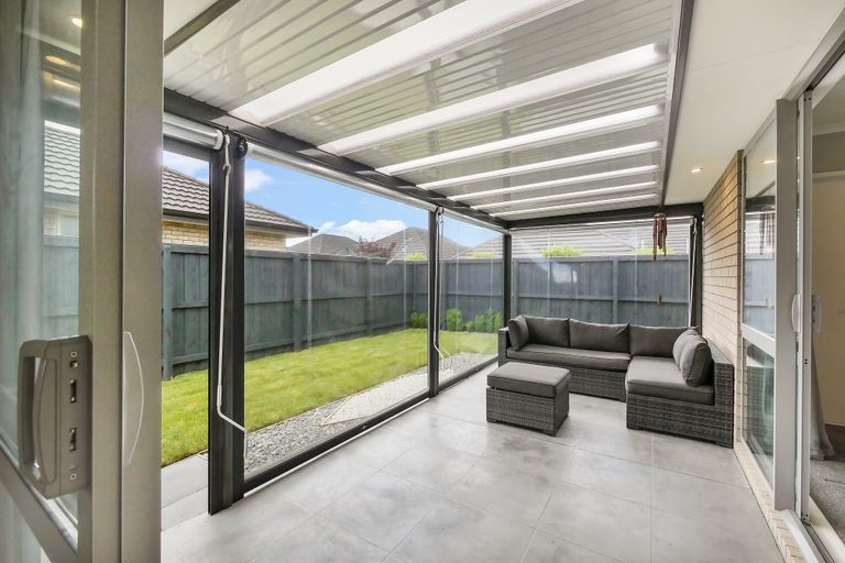 Photo of property in 28 Shillingford Boulevard, Rolleston, 7615