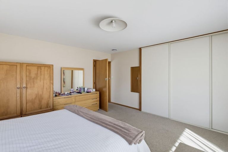 Photo of property in 332 Memorial Avenue, Burnside, Christchurch, 8053
