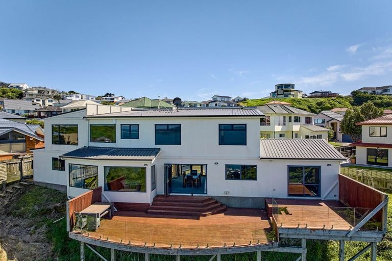 Photo of property in 8 Tamworth Crescent, Newlands, Wellington, 6037