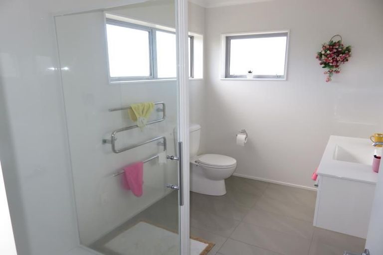 Photo of property in 188 Westchester Drive, Churton Park, Wellington, 6037