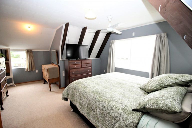 Photo of property in 11 Ross Street, Woodville, 4920