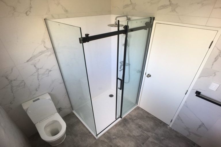 Photo of property in 3/270 Wairau Road, Glenfield, Auckland, 0627