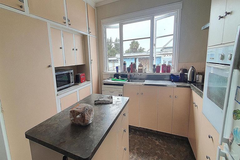 Photo of property in 53 Rhodes Street, Waimate, 7924