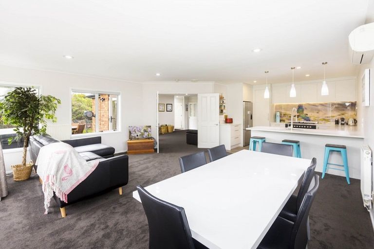 Photo of property in 65 Mount Marua Way, Timberlea, Upper Hutt, 5018