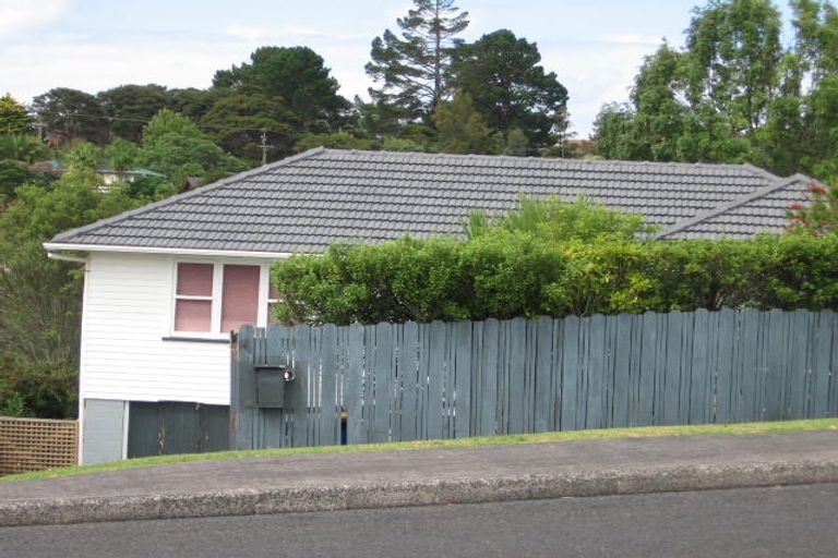 Photo of property in 22 Avonleigh Road, Green Bay, Auckland, 0604