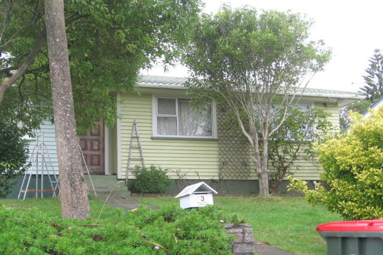 Photo of property in 43 Taylor Terrace, Tawa, Wellington, 5028