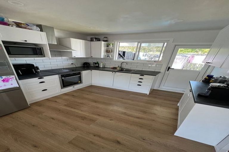 Photo of property in 4/10 Rawson Street, Tawa, Wellington, 5028