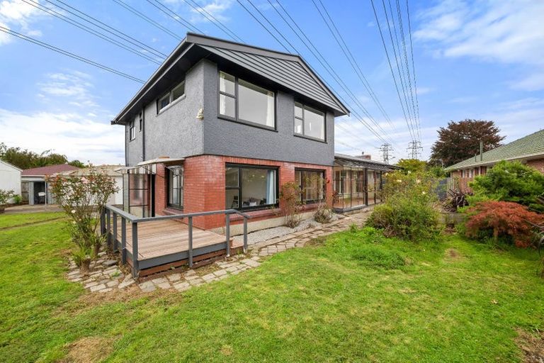 Photo of property in 16 Ilfracombe Place, Burnside, Christchurch, 8053