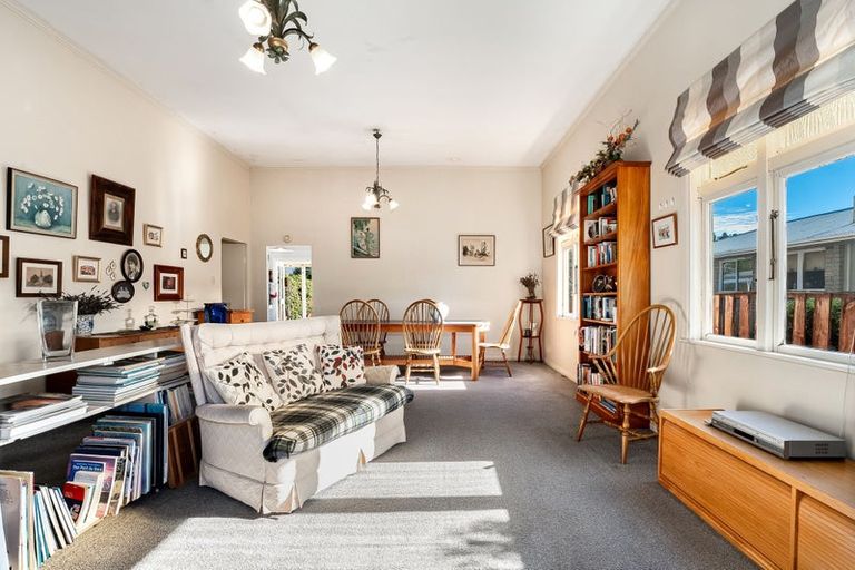 Photo of property in 240 Muritai Road, Eastbourne, Lower Hutt, 5013