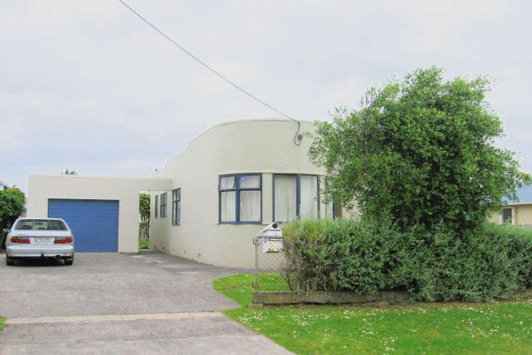 Photo of property in 76 Archibald Road, Kelston, Auckland, 0602