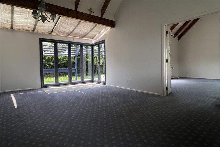 Photo of property in 7 Portsea Place, Chatswood, Auckland, 0626