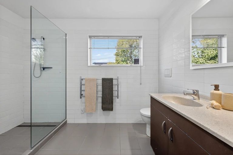 Photo of property in 19 Athol Terrace, Upper Riccarton, Christchurch, 8041