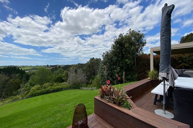 Photo of property in 124 Trig Road, Whitford, Howick, 2571