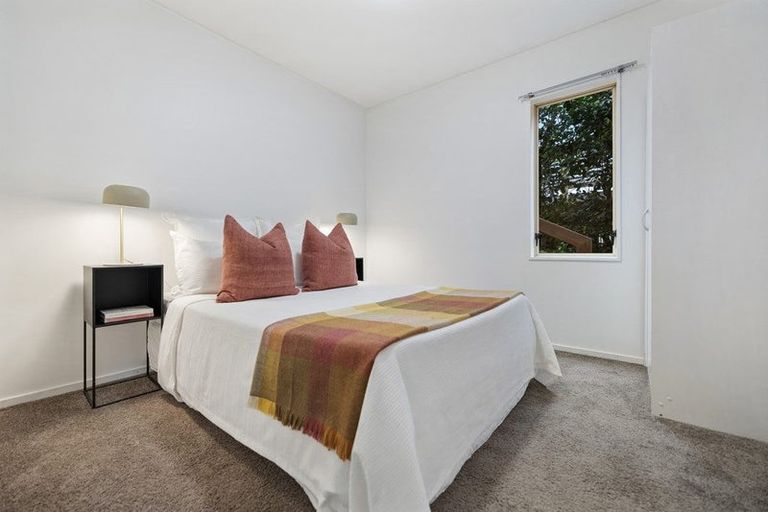 Photo of property in 2a Bird Place, Fernhill, Queenstown, 9300