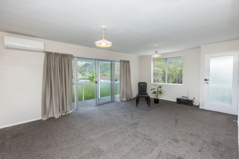 Photo of property in 35b Roband Crescent, Brown Owl, Upper Hutt, 5018