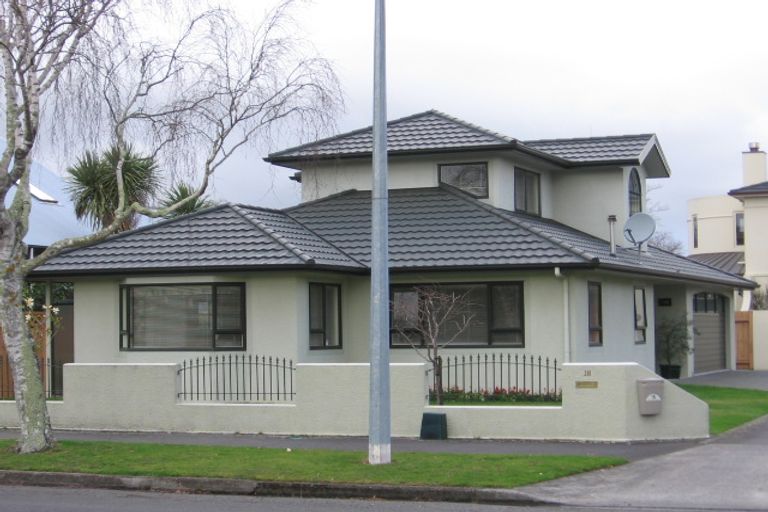 Photo of property in 18 Winston Avenue, Hokowhitu, Palmerston North, 4410