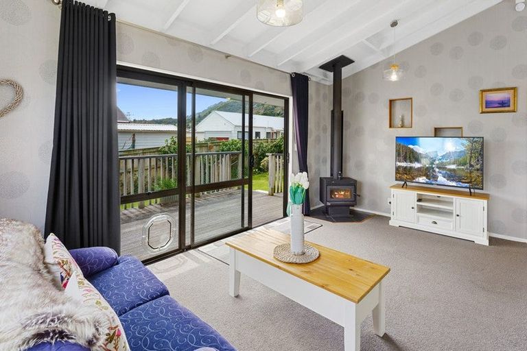 Photo of property in 24a He Awa Crescent, Waikanae, 5036