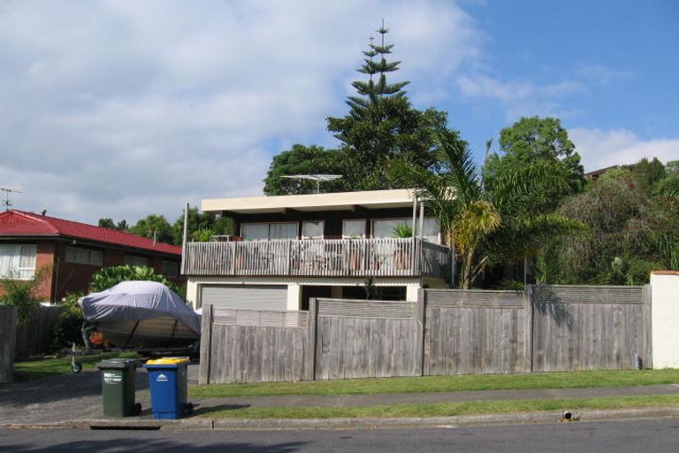 Photo of property in 24 King Richard Place, Browns Bay, Auckland, 0630