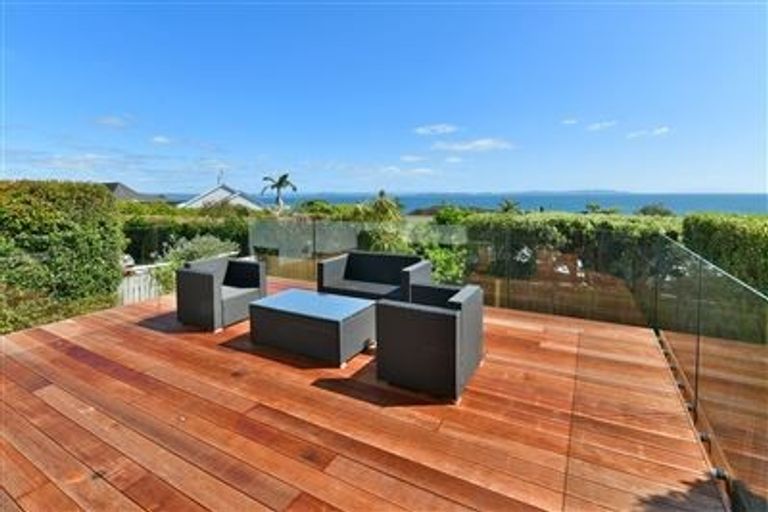 Photo of property in 1376 Whangaparaoa Road, Army Bay, Whangaparaoa, 0930