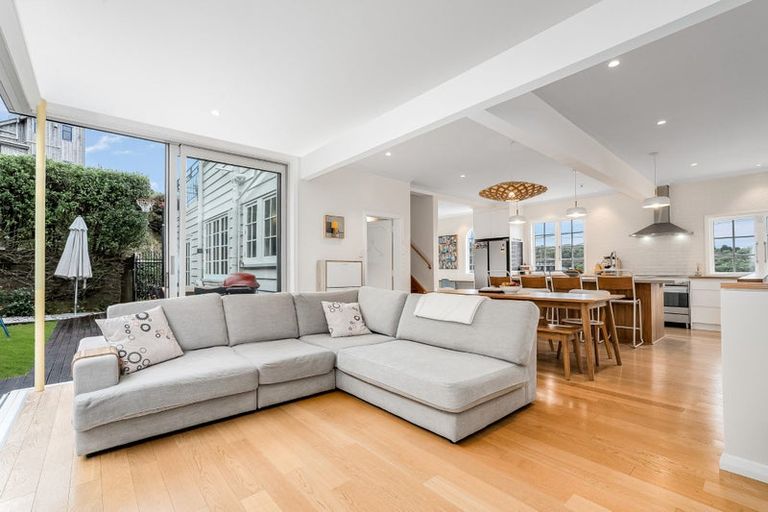 Photo of property in 32 Mccoll Street, Vogeltown, Wellington, 6021