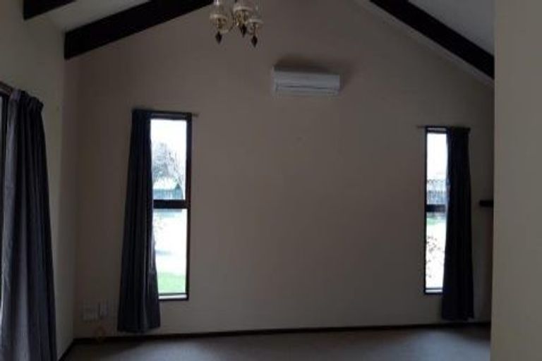 Photo of property in 17 Watson Place, Rangiora, 7400