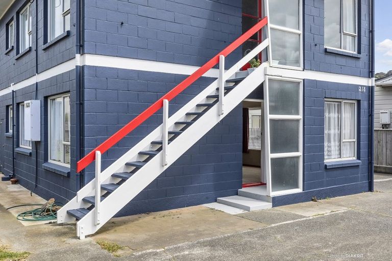 Photo of property in 1/218 Onepu Road, Lyall Bay, Wellington, 6022