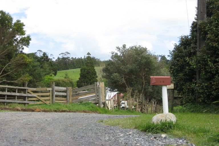 Photo of property in 118 Motu Road, Kumeu, 0891