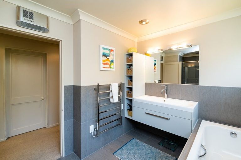 Photo of property in 13 Muritai Crescent, Havelock North, 4130