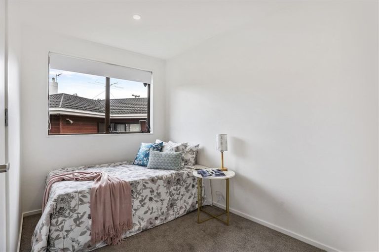 Photo of property in 1/1 Meadowvale Avenue, Forrest Hill, Auckland, 0620