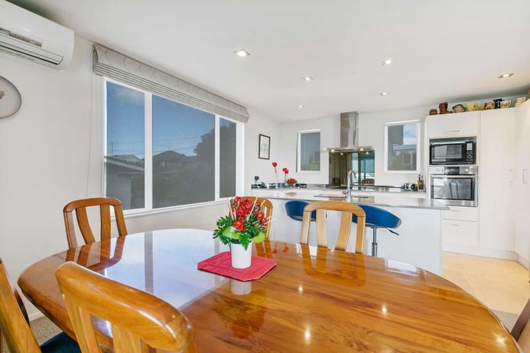 Photo of property in 92a Tiri Road, Manly, Whangaparaoa, 0930