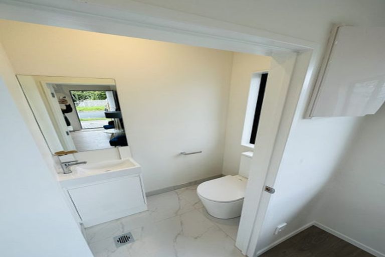 Photo of property in 4d Flaunty Place, West Harbour, Auckland, 0618