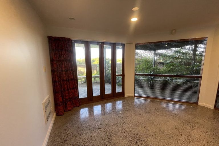 Photo of property in 180 Marine Parade North, Piha, New Lynn, 0772