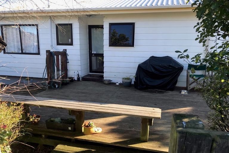 Photo of property in 14a Warrington Grove, Newlands, Wellington, 6037