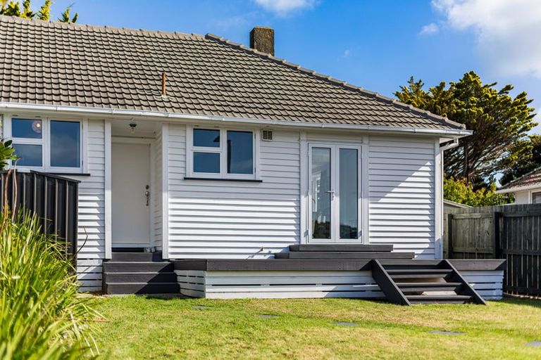 Photo of property in 90 Main Road, Titahi Bay, Porirua, 5022