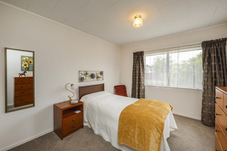 Photo of property in 14 Willowstream Grove, Cloverlea, Palmerston North, 4412
