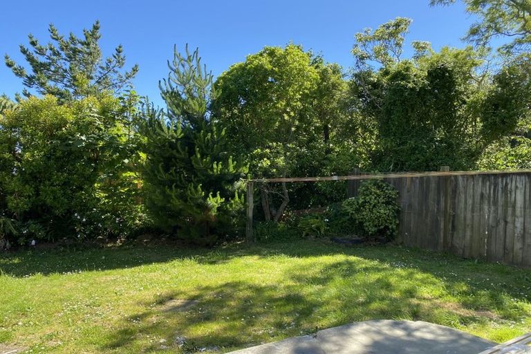 Photo of property in 15 Pekanga Road, Normandale, Lower Hutt, 5010