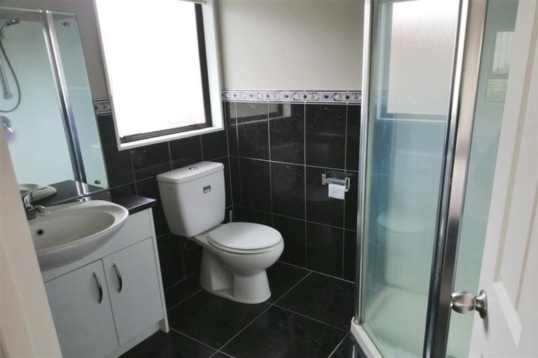 Photo of property in 21 Chadlington Avenue, Henderson, Auckland, 0612