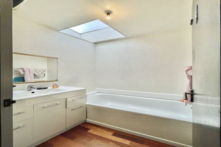 Photo of property in 2a Jasons Place, Churton Park, Wellington, 6037