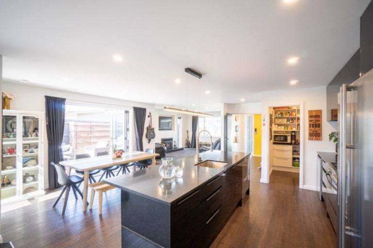 Photo of property in 103 Johnstone Drive, Fitzherbert, Palmerston North, 4410