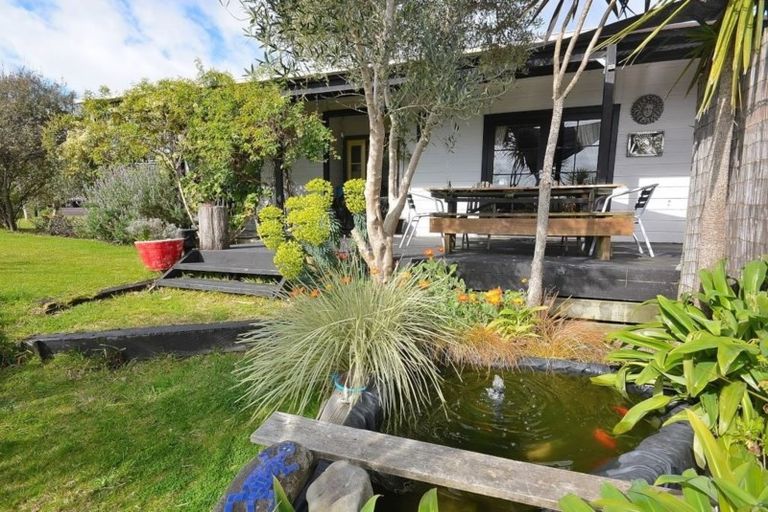 Photo of property in 1 Trig Hill Terrace, Waikanae Beach, Waikanae, 5036