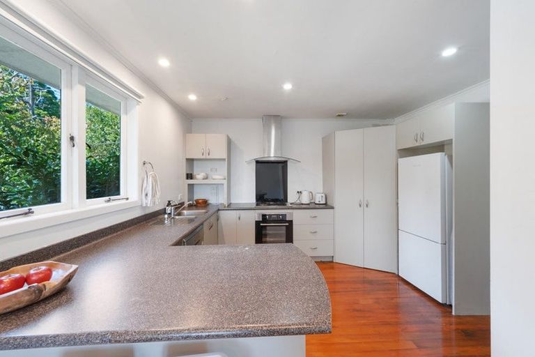 Photo of property in 60 Woodfern Crescent, Titirangi, Auckland, 0604