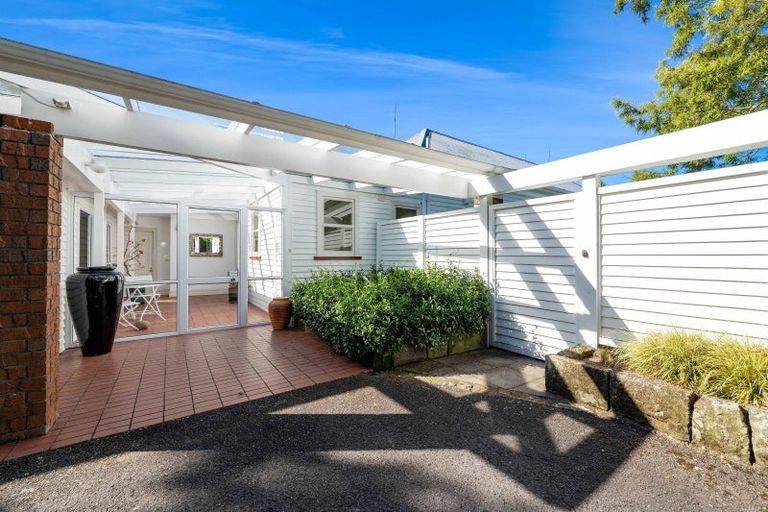 Photo of property in 568 South Road, Omata, New Plymouth, 4374