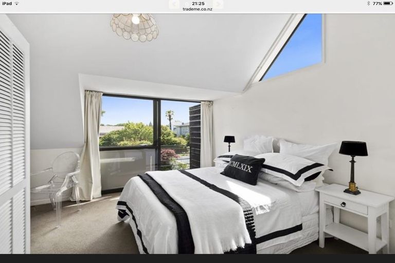 Photo of property in 92b Aikmans Road, Merivale, Christchurch, 8014