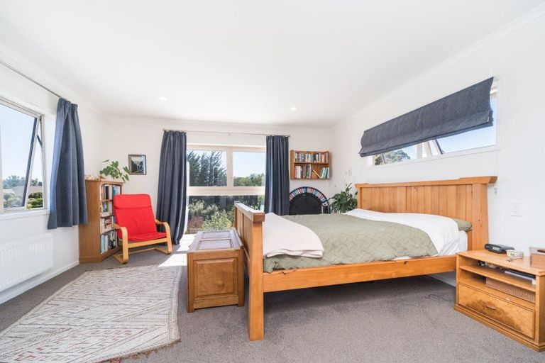 Photo of property in 6 Silkwood Place, Fitzherbert, Palmerston North, 4410