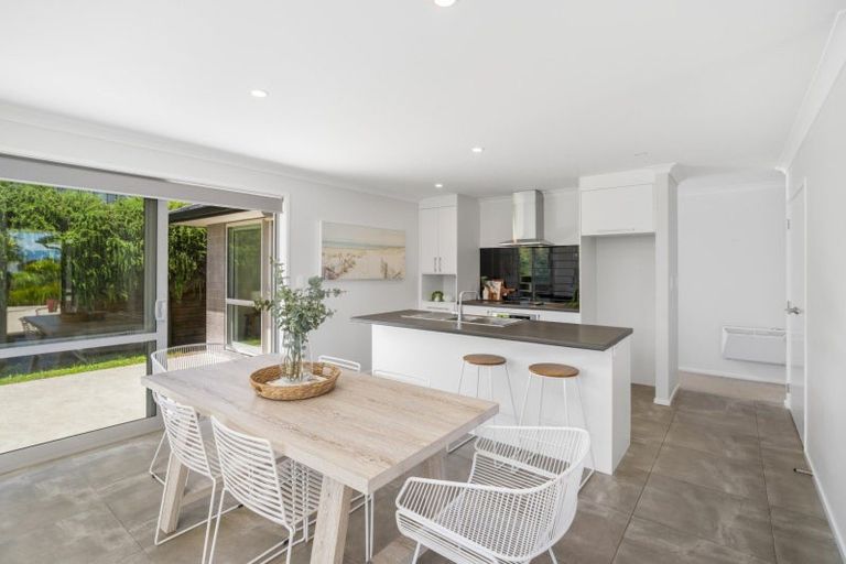 Photo of property in 7 Madeleine Place, Omokoroa, 3114