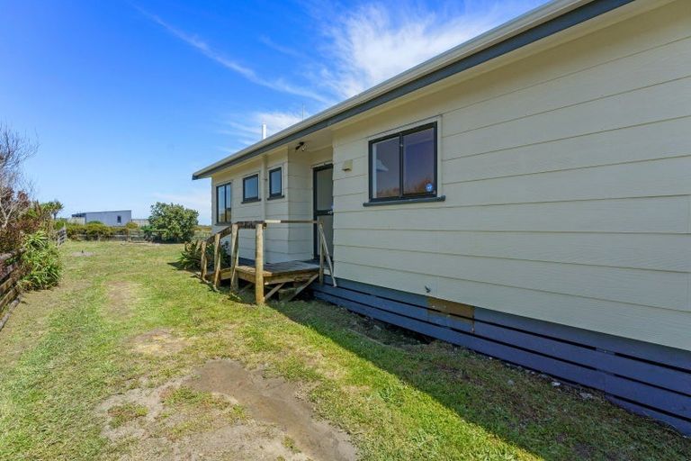 Photo of property in 17 Kitchener Street, Te Horo Beach, Otaki, 5581