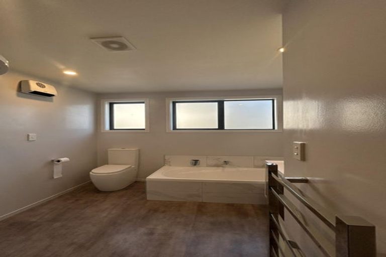 Photo of property in 135 Queenspark Drive, Parklands, Christchurch, 8083